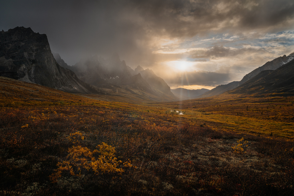 Tombstone Mountain von Willa Wei