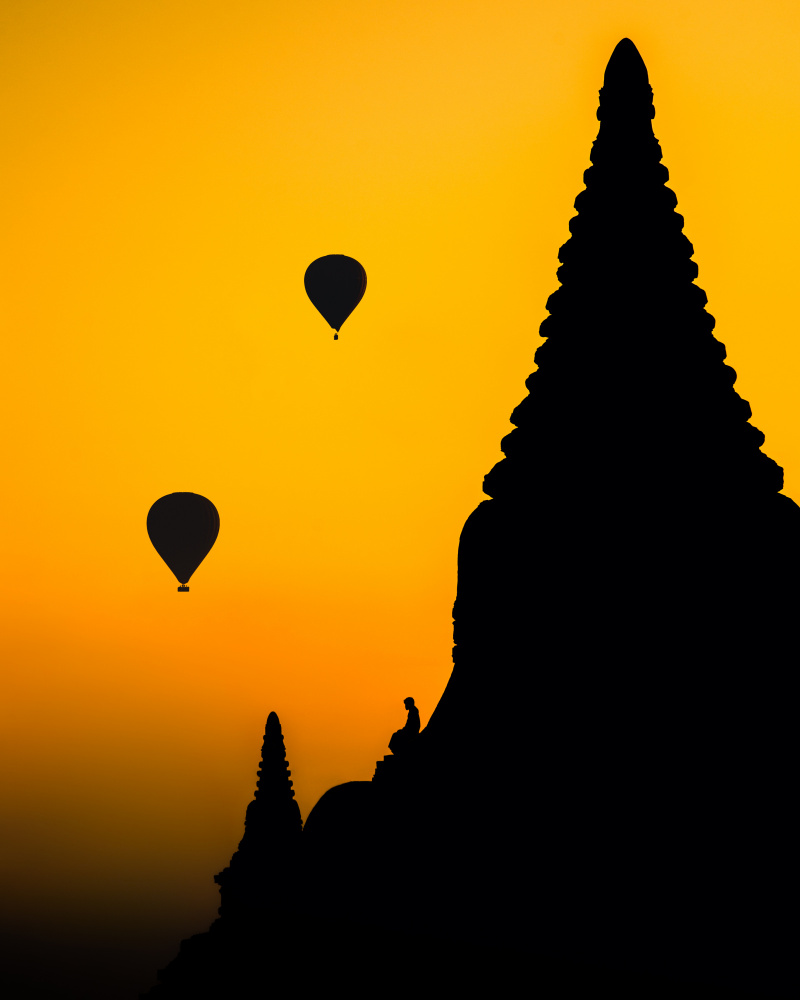 Sunrise in Bagan von Witold Ziomek