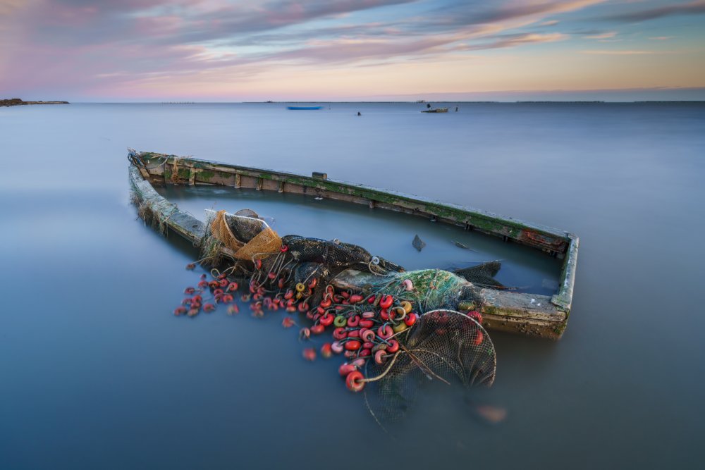 Old boat von Xavi Flores