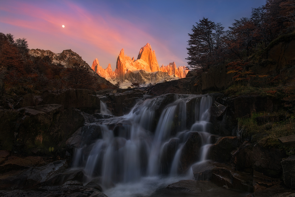 Mountians of Moon and Sun von Yan Zhang