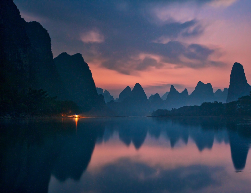 The Dawn of Li River von Yan Zhang