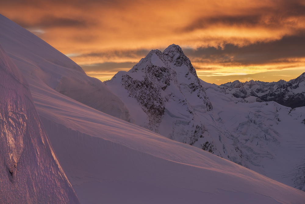 Mount Broderick von Yan Zhang