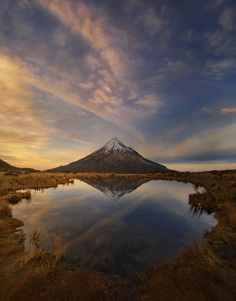 Mount Taranaki: Winter Sunrise von Yan Zhang