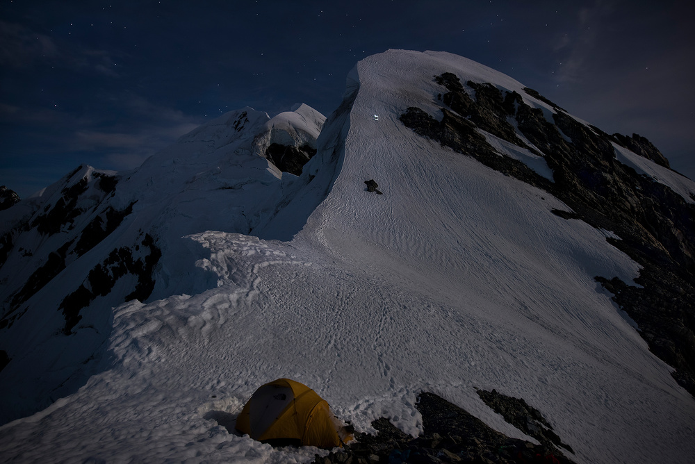 Two Climbers von Yan Zhang