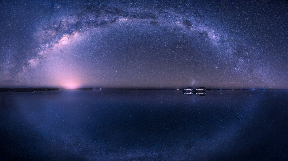 Milky Way Over Salt flat - Bolivia von Yanny Liu