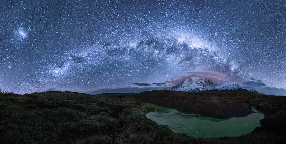 Moonlight and Milky way in Patagonia von Yanny Liu