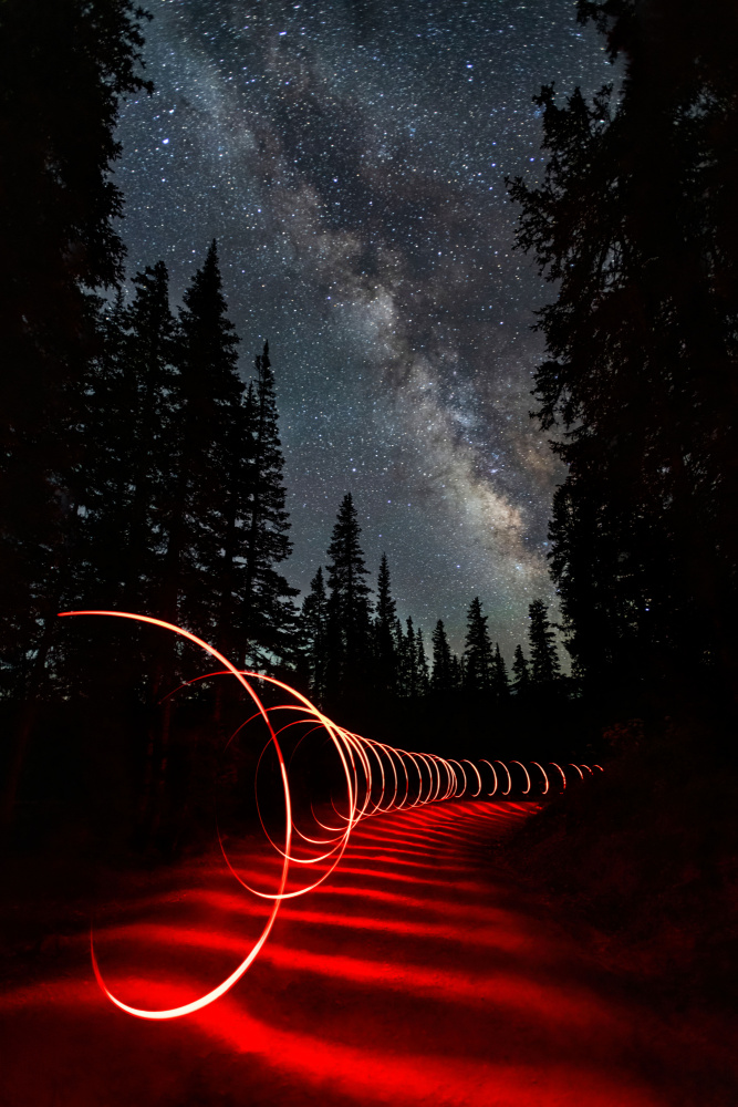 	 Light Painting under the Milky Way von Yanyu Shen