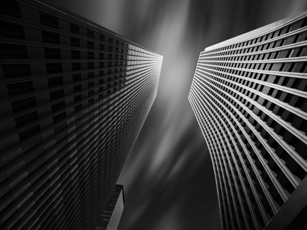 Looking up at the sky in Nishi-Shinjuku,Tokyo von Yasuhiro Takachi