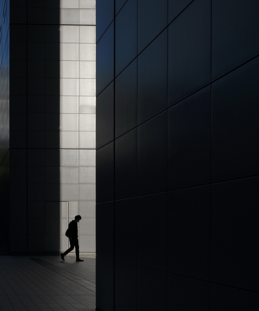 Minimal street scene in Shinjuku von Yasuhiro Takachi