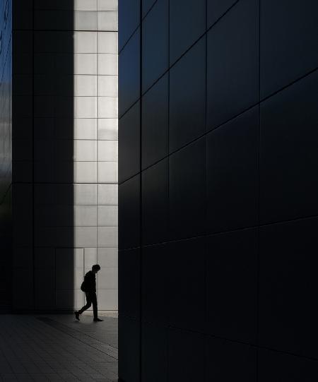 Minimal street scene in Shinjuku