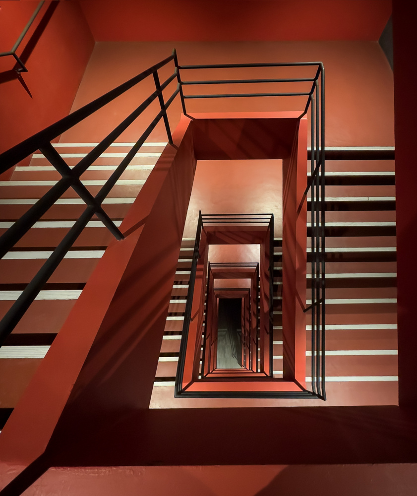 Red Stairs von Yavuz Pancareken