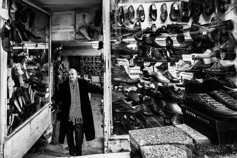 Shoeseller von Yavuz Pancareken