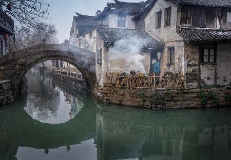 Morning Smoke in Zhouzhuang (周庄)