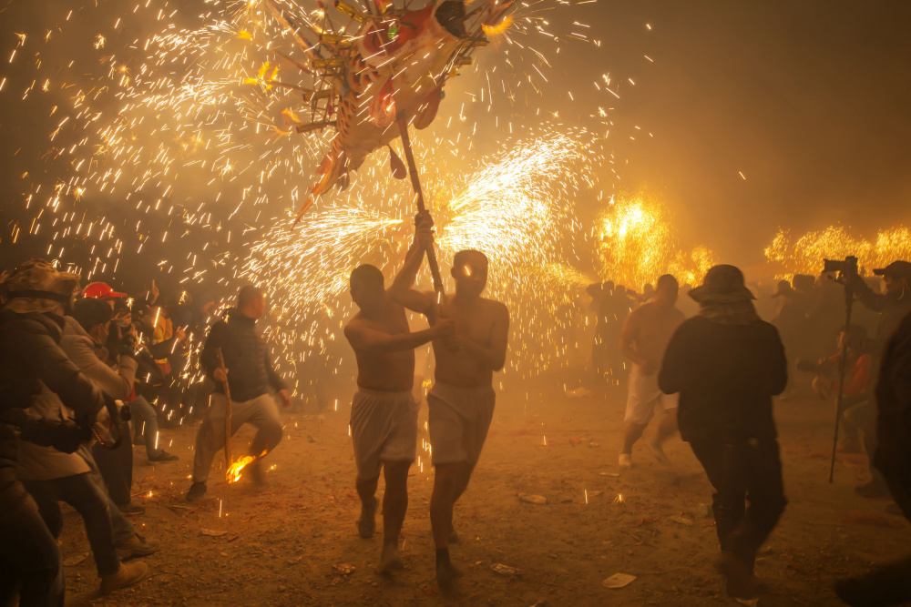 PU Village Fire Dragon Celebration Lantern Festival von yibing Nie