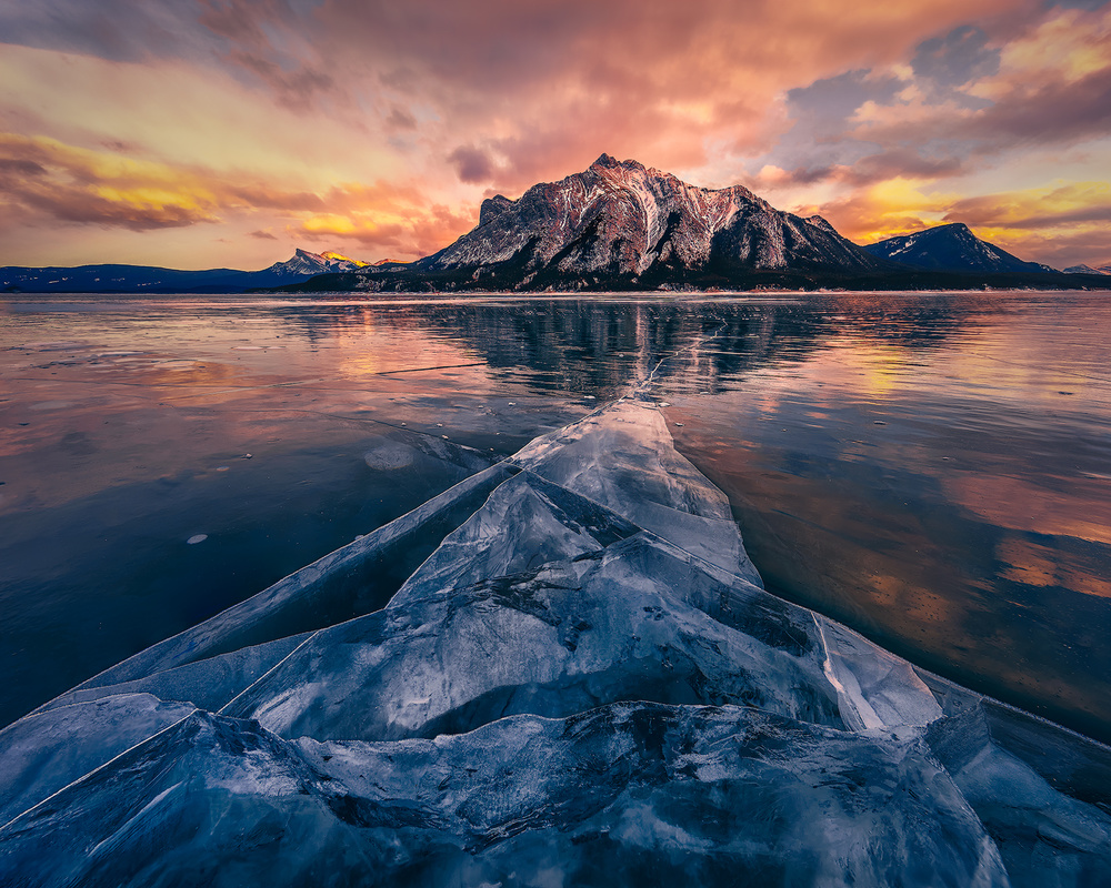 Ice Crack on Abraham Lake von Yimei Sun