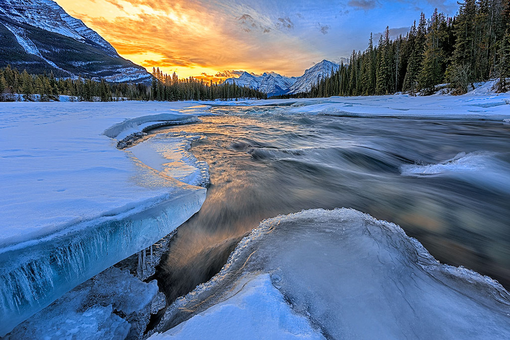 Sunrise in Jasper National Park von Yimei Sun