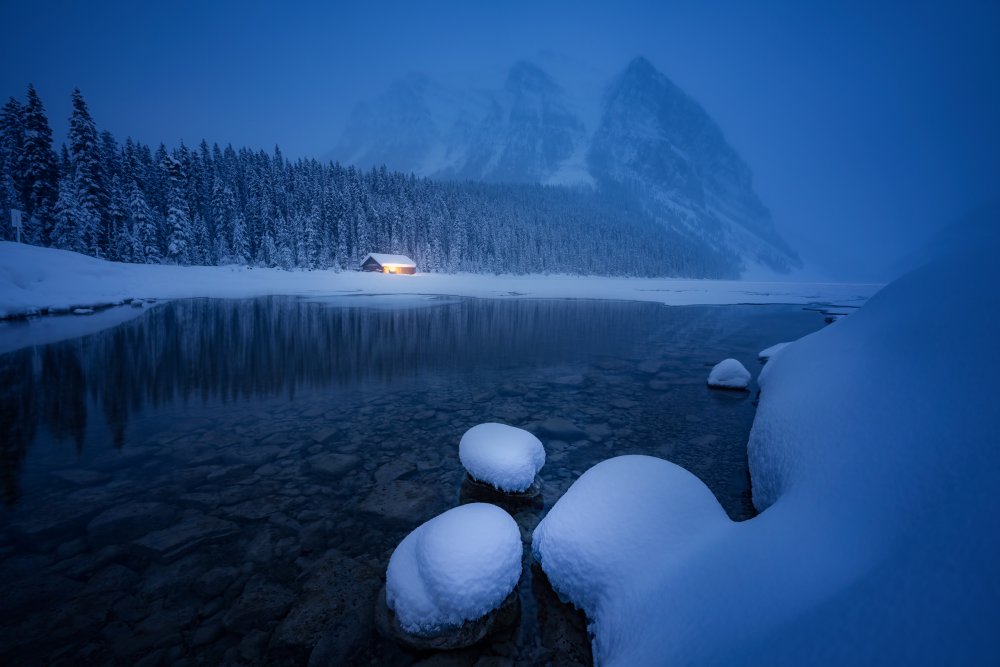 Blue Hour Lake Louise von Yongnan Li （李永男）