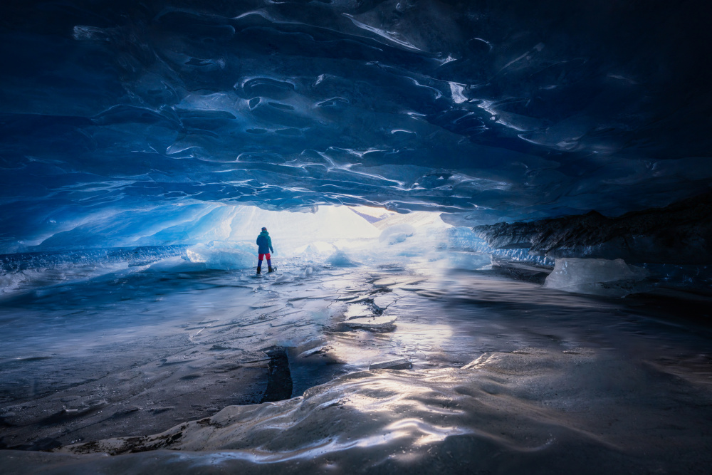 In the Blue Cave von Yongnan Li （李永男）