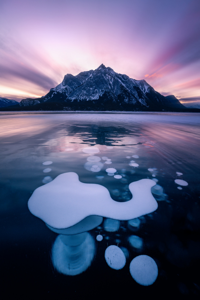 Morning of Frozen Lake von Yongnan Li （李永男）