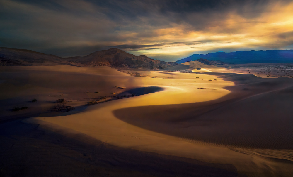 Sand dunes in the sun von Yuan Su