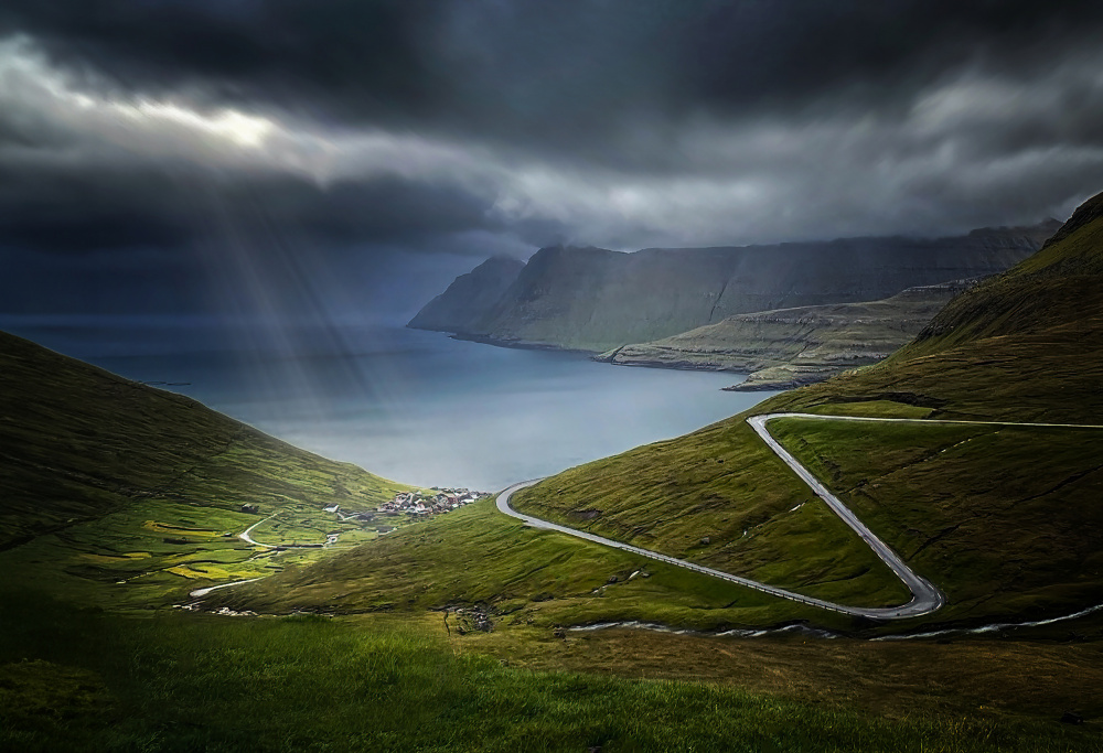 Calm before thunderstorm von Yun Gong