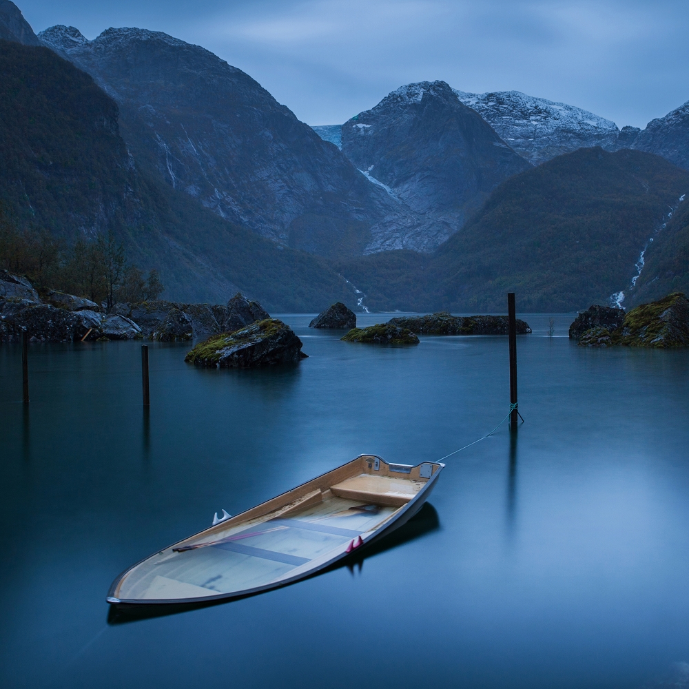 Twilight on the lake at the glacier Folgefonna von YuppiDu