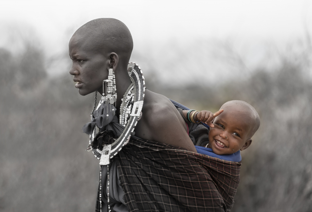 Maasai Mother and Son von Yuzheng Ren