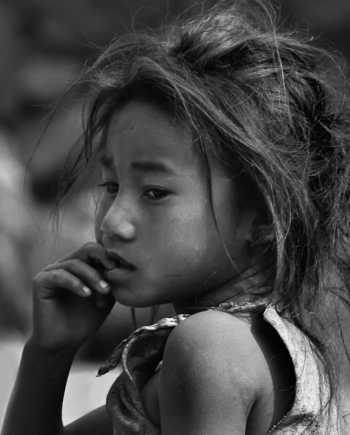 Nepal monochrome portraits of children (series) von Yvette Depaepe