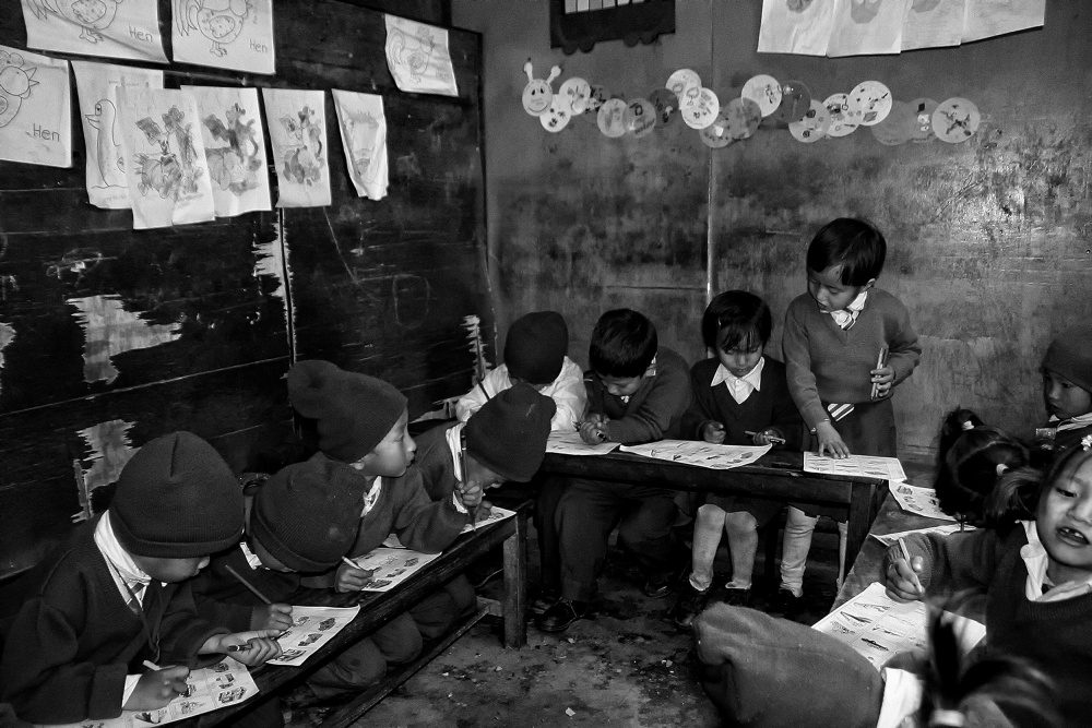 Series : Revisiting &quot;my&quot; children of Nepal (The classroom of the little ones) von Yvette Depaepe