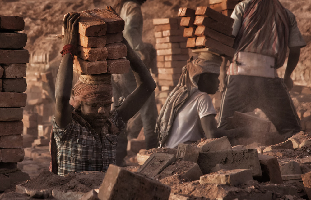 Brick factory (2): Workers stacking bricks von Yvette Depaepe