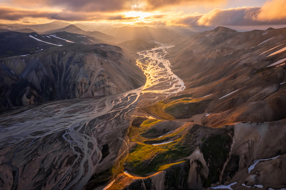 Golden hour (Iceland Highland Mountain View) von YY DB