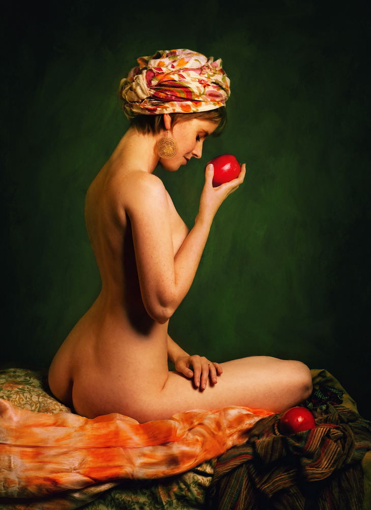 Girl with apple von Zachar Rise