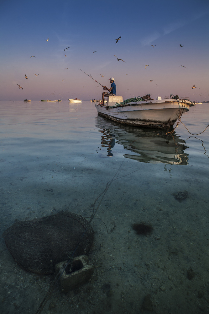 Early Morning Fishing von Zuhair Al Shammaa